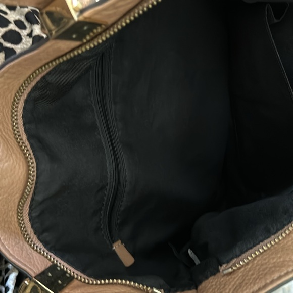 Vince Camuto all leather hand bag with detachable shoulder strap 12 x 14 - Picture 8 of 10